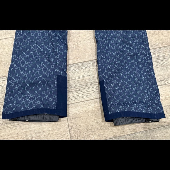 Womens like new Patagonia snowboard pants - Picture 5 of 6
